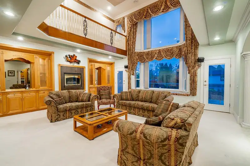 16645 87A AVENUE - photo 4 of 40