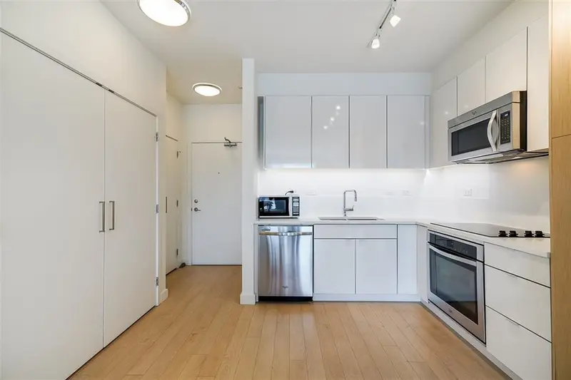 211 1621 HAMILTON AVENUE - photo 4 of 25