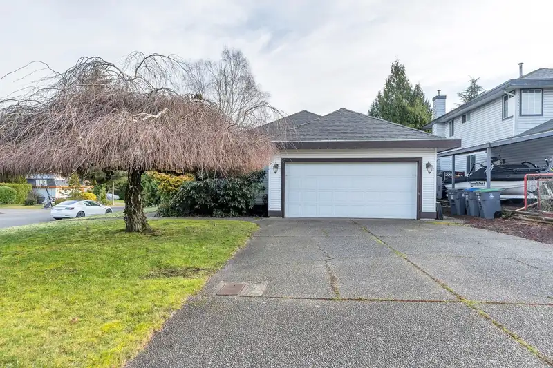 16316 87 AVENUE - photo 2 of 33