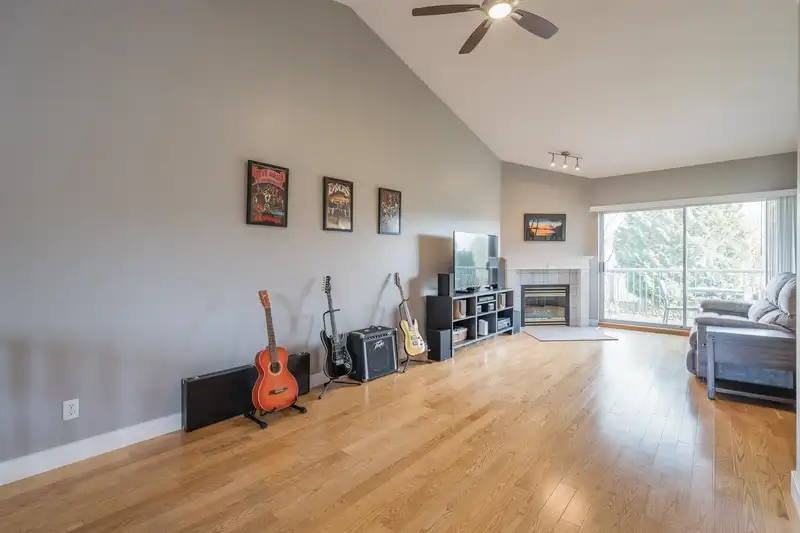 20 5750 174 STREET - photo 3 of 32