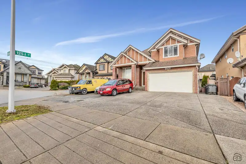 12565 69A AVENUE - photo 2 of 28
