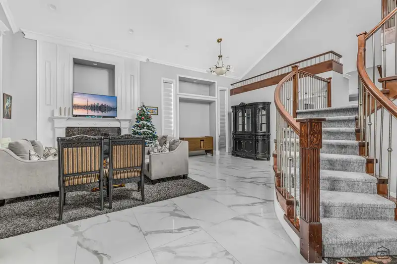 12565 69A AVENUE - photo 4 of 28