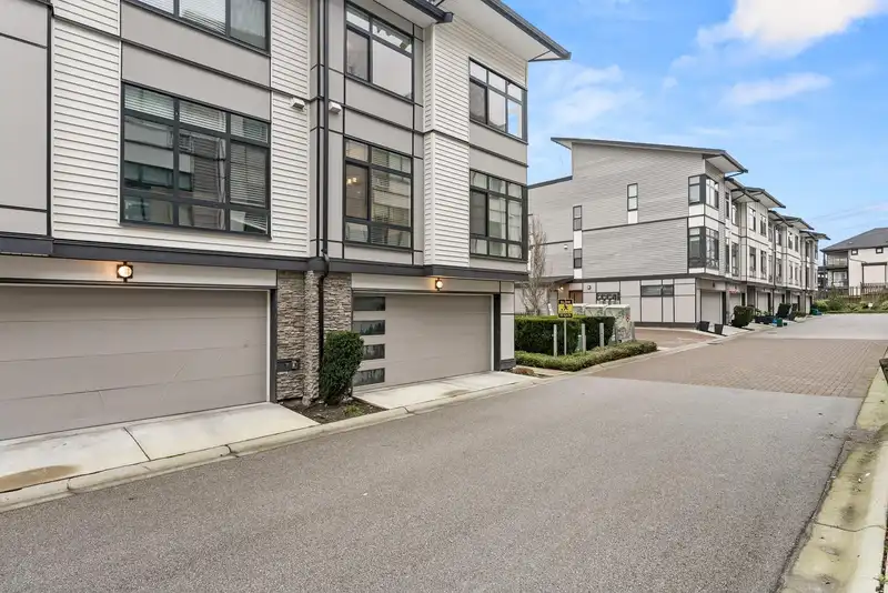 31 14057 60A AVENUE - photo 2 of 38