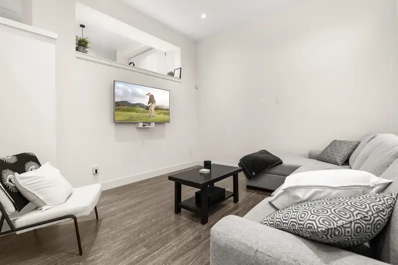 31 14057 60A AVENUE - photo 4 of 38