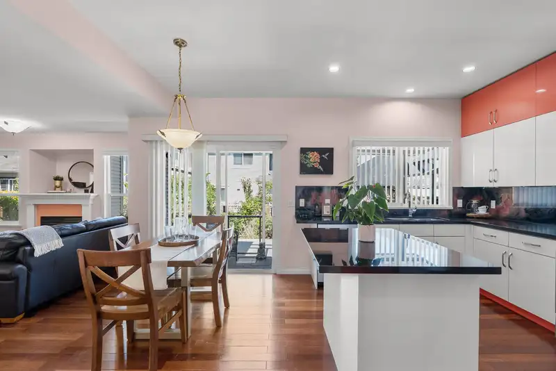 14711 75A AVENUE - photo 4 of 39