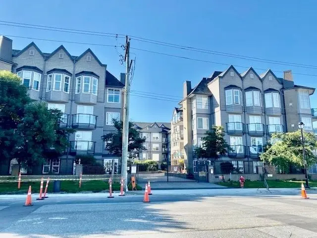 301 20200 56 AVENUE - photo 2 of 16