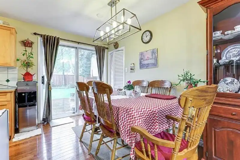 14574 110A AVENUE - photo 2 of 6