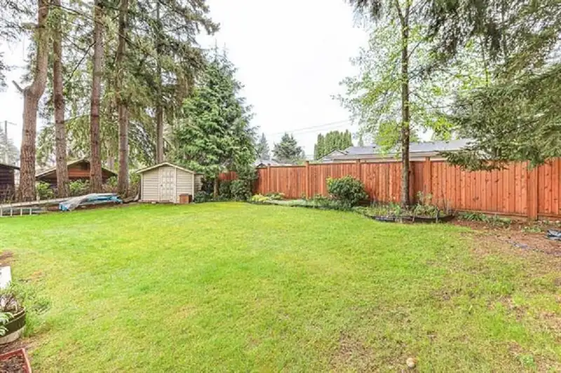 14574 110A AVENUE - photo 3 of 6