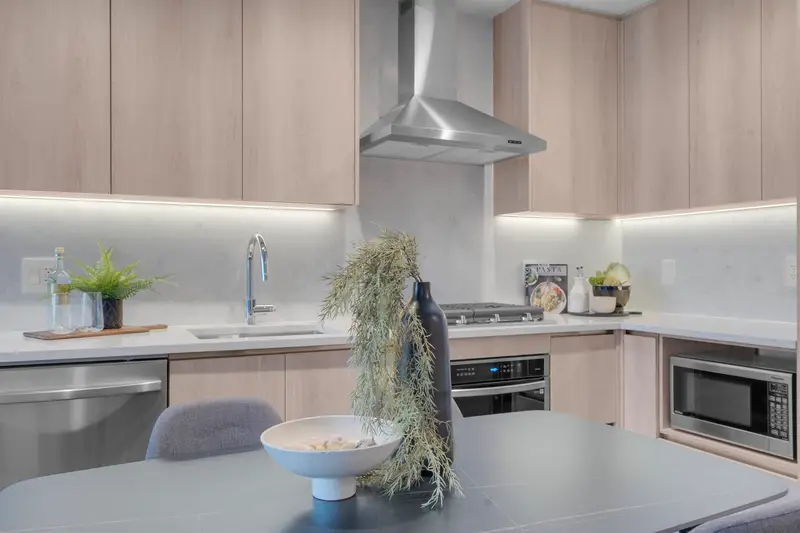 2405 10750 135A STREET - photo 3 of 25