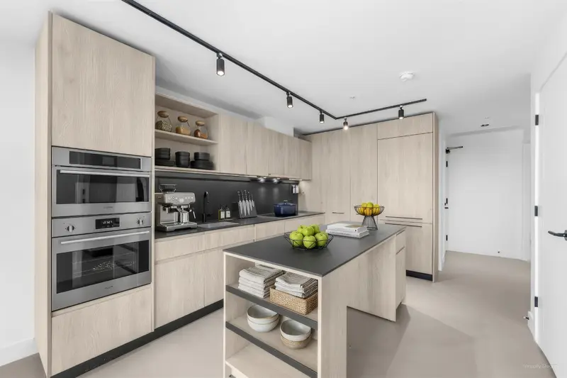 1105 3996 DUMFRIES STREET - photo 2 of 25