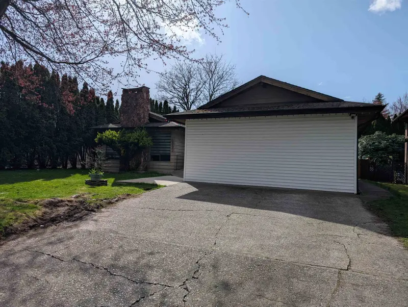 6099 172 STREET - photo 2 of 25