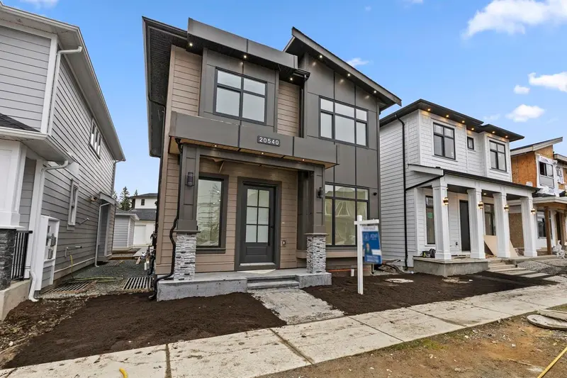 20540 76 AVENUE - photo 1 of 25