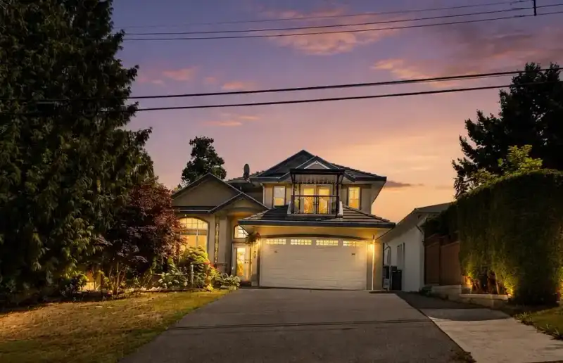9928 116 STREET - photo 1 of 30