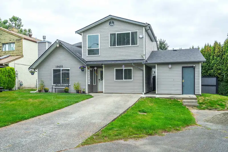 19455 62 AVENUE - photo 3 of 40