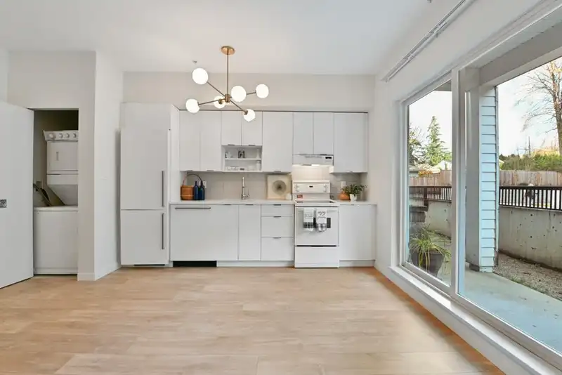 109 13678 GROSVENOR ROAD - photo 3 of 19