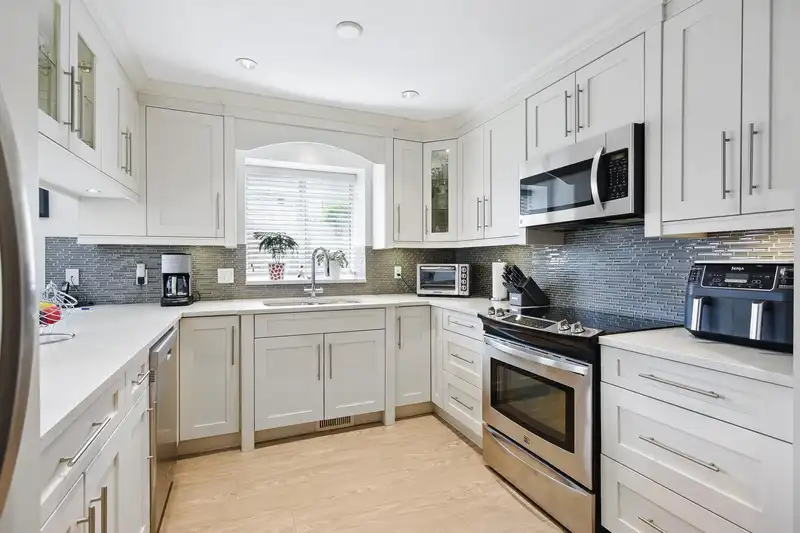 11441 SURREY ROAD - photo 2 of 28