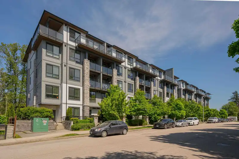 112 15351 101 AVENUE - photo 1 of 36