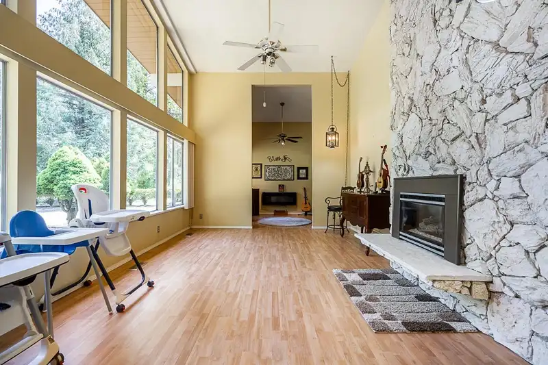 9385 182 STREET - photo 3 of 34
