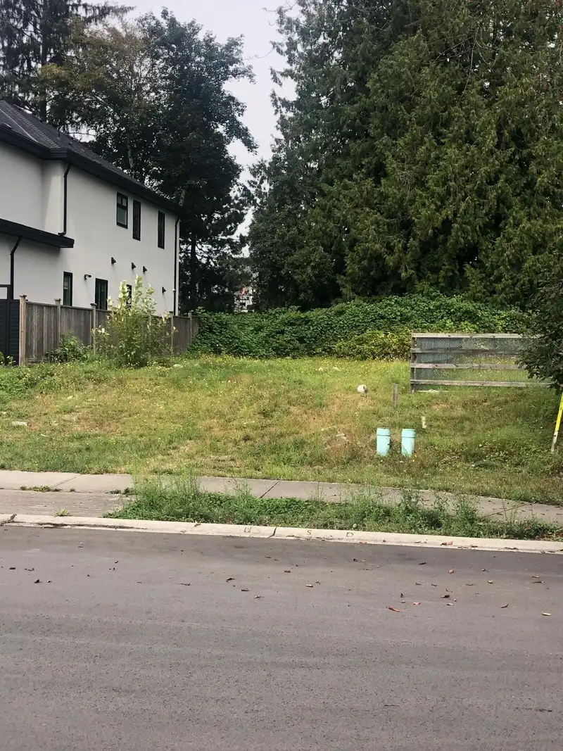 15683 107 AVENUE - photo 3 of 3