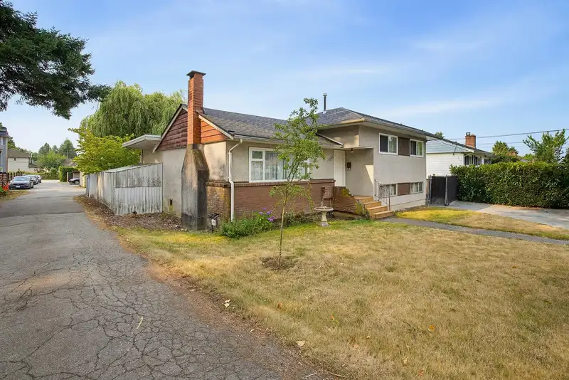 13022 101 AVENUE - photo 1 of 25