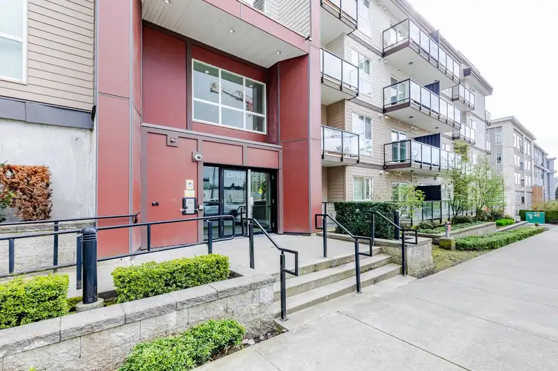 323 13768 108 AVENUE - photo 4 of 30