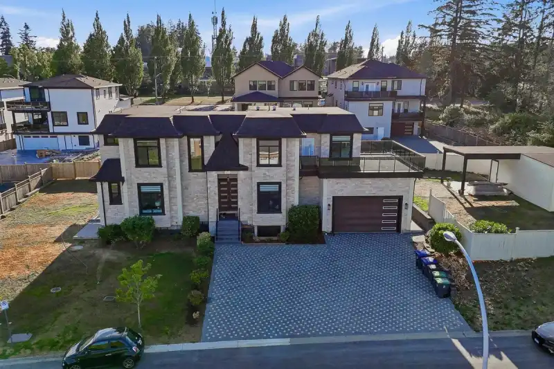 5735 144A STREET - photo 1 of 40