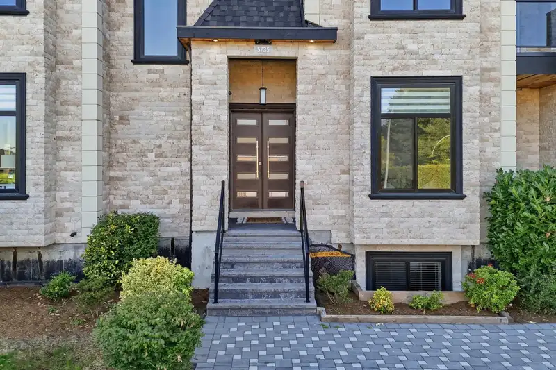 5735 144A STREET - photo 2 of 40