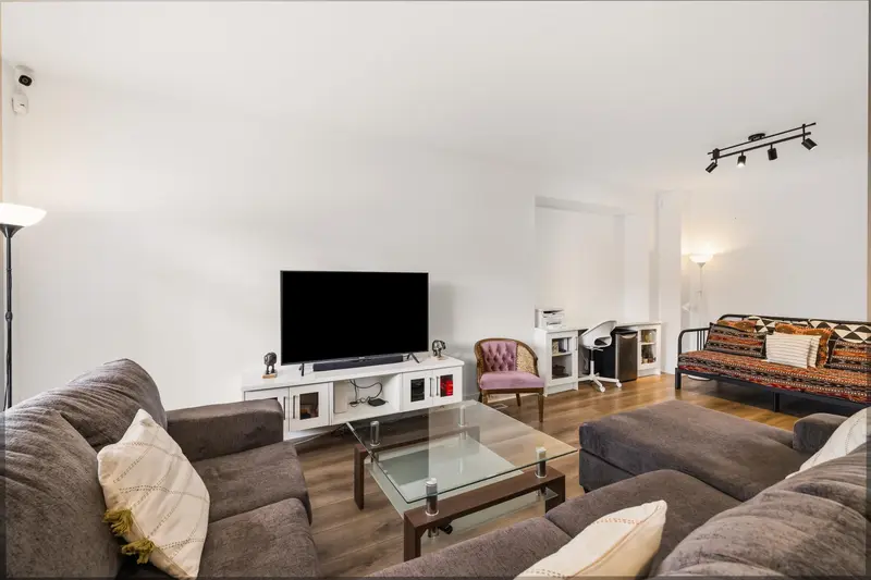 16539 59A AVENUE - photo 4 of 25