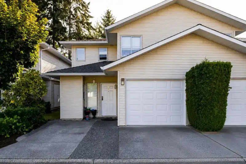 49 16016 82 AVENUE - photo 1 of 3