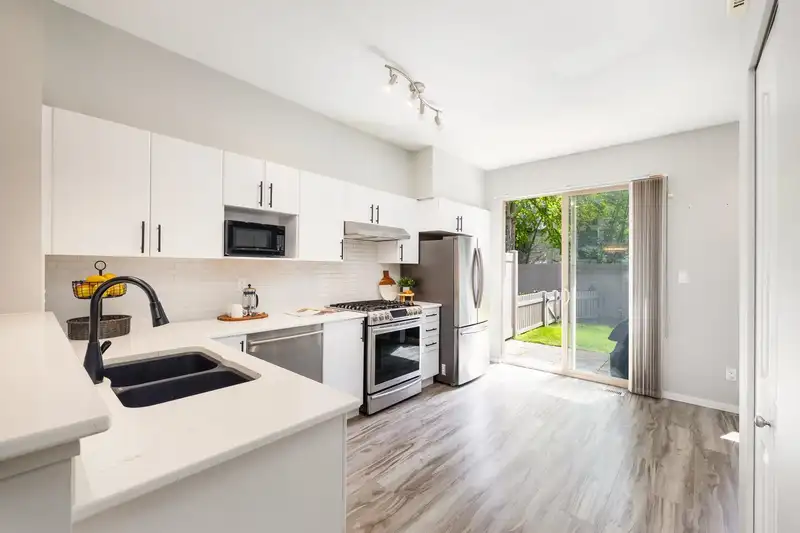 71 15152 62A AVENUE - photo 1 of 36