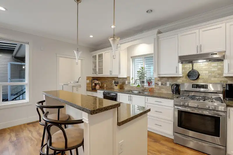 19533 71A AVENUE - photo 2 of 40
