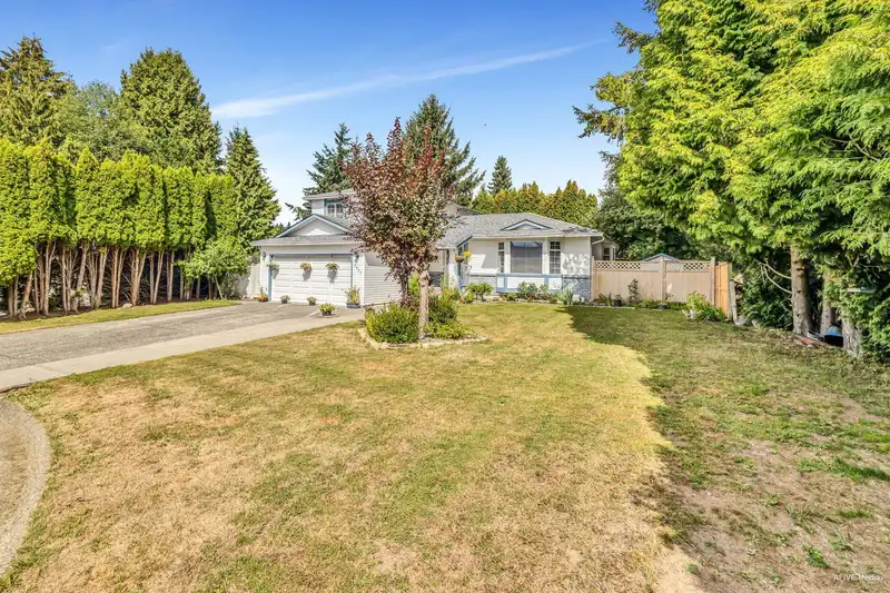 9087 144 STREET - photo 3 of 30