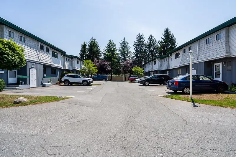 69 10806 152 STREET - photo 3 of 39
