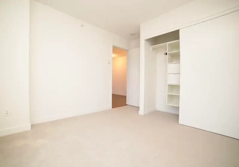 1703 13696 100 AVENUE - photo 4 of 17