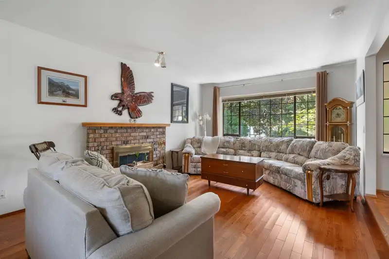 16339 GLENMOOR COURT - photo 4 of 40