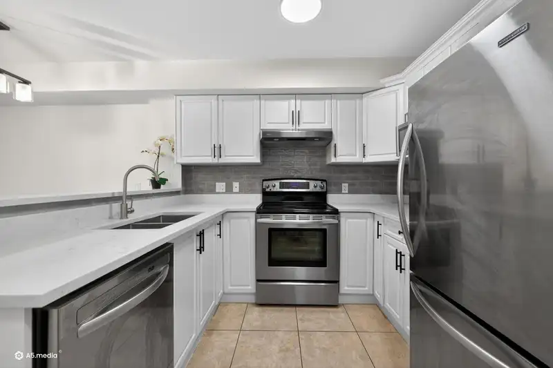 315 6960 120 STREET - photo 4 of 33