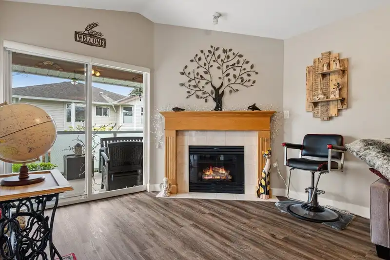 217 6875 121 STREET - photo 2 of 40