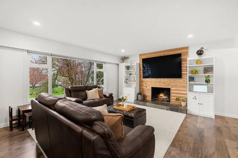 4435 54A STREET - photo 1 of 25