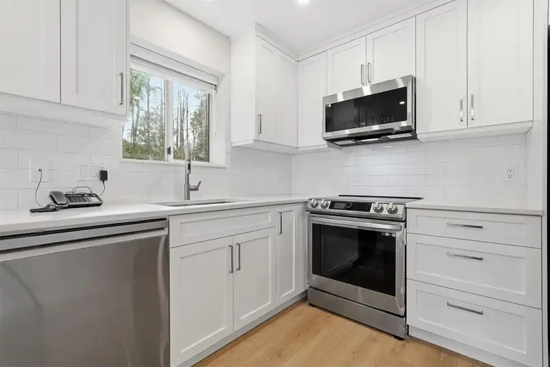 46 6537 138 STREET - photo 4 of 29