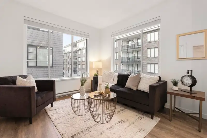 408 15835 85 AVENUE - photo 1 of 27