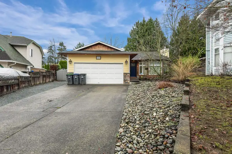 6035 172B STREET - photo 1 of 32