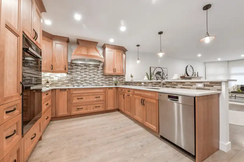 6035 172B STREET - photo 2 of 32