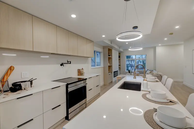 5 339 KEARY STREET - photo 4 of 25