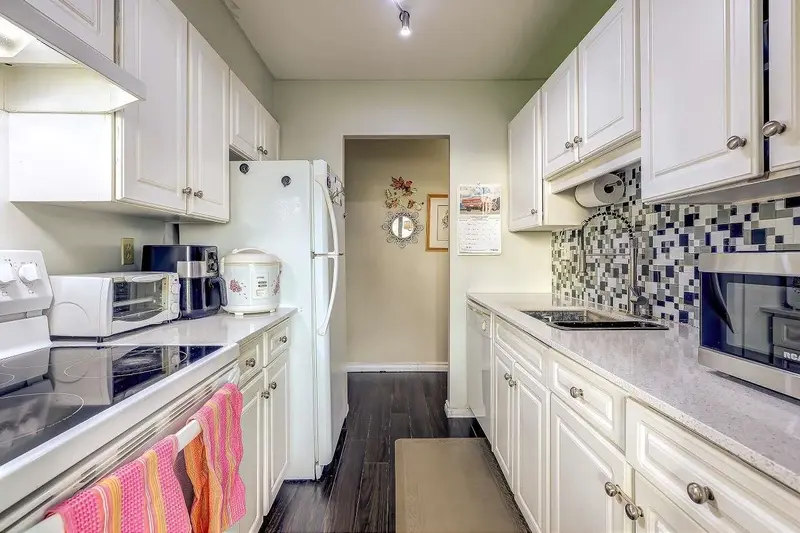 906 620 SEVENTH AVENUE - photo 4 of 10