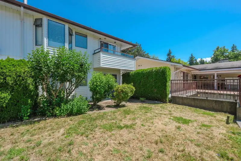 111 15153 98 AVENUE - photo 2 of 39