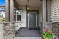 6077 181 STREET - thumbnail 3