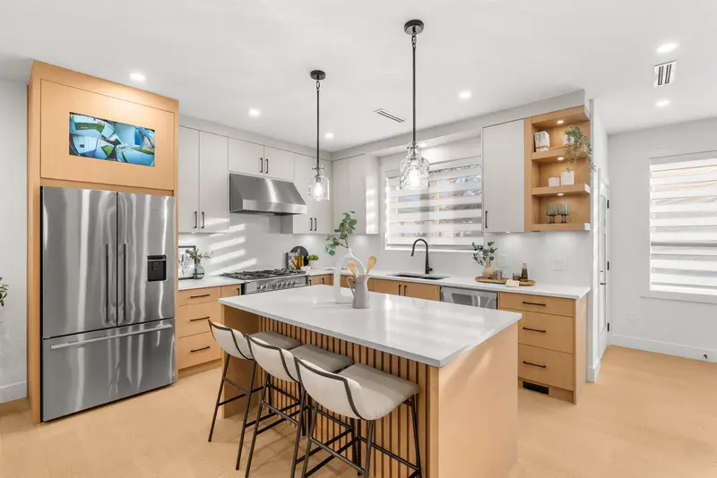 4818 42A AVENUE - photo 4 of 25