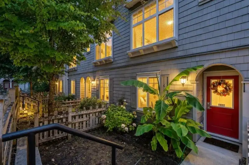 51 5858 142 STREET - photo 1 of 40