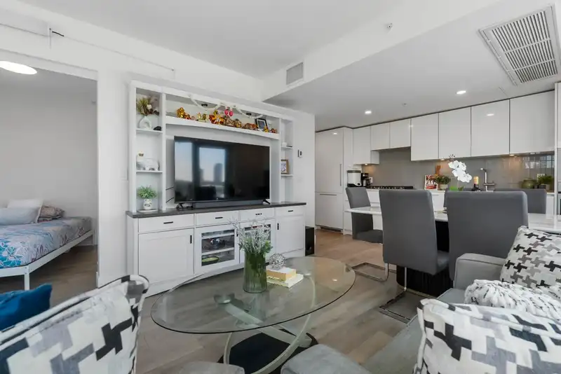 308 10428 WHALLEY BOULEVARD - photo 4 of 37