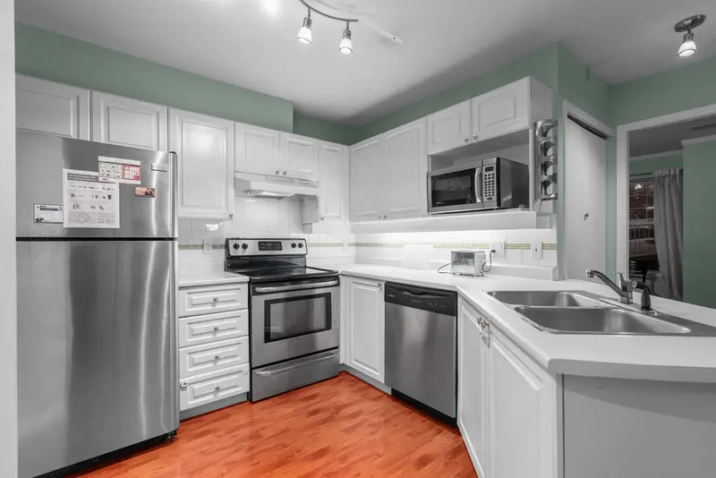 505 1032 QUEENS AVENUE - photo 2 of 20